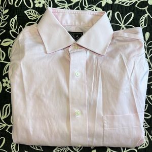 (459)NWOT Mens long sleeve dress shirt by Jos A Bank. Size 15-32.  Pink/white
